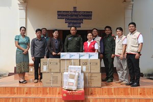 ອົງການກາແດງແຂວງບໍ່ແກ້ວ ມອບເຄື່ອງກອງນໍ້າ ແລະ ໄຟໂຊລ່າແຊວ ໃຫ້ທະຫານຊາຍແດນ.