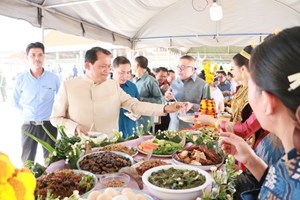 ເມືອງຫົງສາ ຈັດກິດຈະກຳປະກວດອາຫານພື້ນບ້ານ