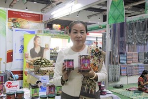 ແຈ່ວປາແດກແຊບ ແມ່ພອນທິບ ສົ່ງຂາຍຮອດ 5 ປະເທດ