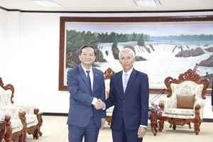 ສະຫາຍ ຄໍາພັນ ເຜີຍຍະວົງ ຕ້ອນຮັບການເຂົ້າຢ້ຽມຂໍ່ານັບຂອງທູດຫວຽດນາມຄົນໃໝ່