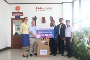 ທະນາຄານ Lao viet Bank ມອບຄອມພິວເຕີໂນດບຸກໃຫ້ໜັງສືພິມປະຊາຊົນ