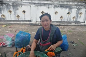 ຂາຍກະໂທງ-ໝາກເບັງ ໃນງານບຸນອອກພັນສາປະວໍຣະນາ ໄດ້ຂາຍດີ