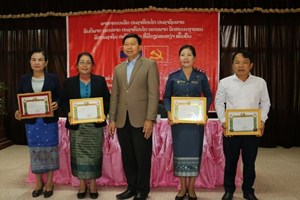 ມອບໃບຢັ້ງຢືນໜ່ວຍພັກປອດໃສ, ເຂັ້ມແຂງ, ໜັກແໜ້ນ ໃຫ້ 4 ໜ່ວຍພັກ ປະຈໍາປີ 2023.