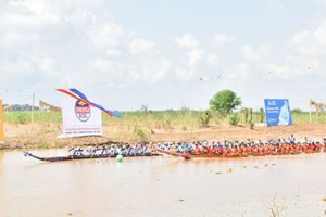 ບຸນຊ່ວງເຮືອປະເພນີ ທີ່ທ່າວັດຈັນ ມວນຊົນໄປທ່ຽວເປັນຈຳນວນຫຼາຍ