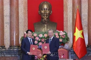 ຫວຽດນາມ ມອບ-ຮັບໜ້າທີ່ ປະທານປະເທດ ລະຫວ່າງ ຜູ້ເກົ່າ - ຜູ້ໃໝ່