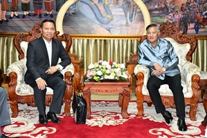 ຮອງເຈົ້າແຂວງ ໄຊຍະບູລີ ຕ້ອນຮັບຮອງປະທານກໍາມາທິການຍຸຕິທໍາ ສະພາແຫ່ງຊາດ