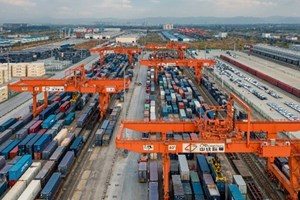 ໃນ 3 ໄຕມາດຂອງປີນີ້ມູນຄ່າການຈໍລະຈອນສິນຄ້າຂອງຈີນເພີ່ມຂຶ້ນ 5,6%  ຂ່າວສານຊີອາໄອລາຍງານ, ອີງຕາມໂຕເລກຂໍ້ມູນການຈໍລະຈອນສິນຄ້າໃນ 3 ໄຕມາດຂອງປີນີ້ທີ່