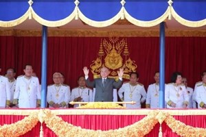 ກຳປູເຈຍ ສະເຫຼີມສະຫຼອງຄົບຮອບ 20 ປີ ການຂຶ້ນຄອງລາດຂອງພະມະຫາກະສັດ