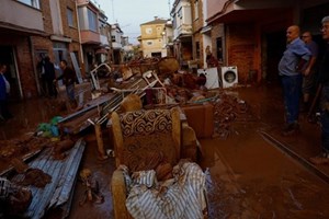 ນໍ້າຖ້ວມ ແອັດສະປາຍ ເຮັດໃຫ້ມີຜູ້ເສຍຊີວິດ 95 ຄົນ ແລະ ສູນຫາຍອີກຫຼາຍສິບຄົນ