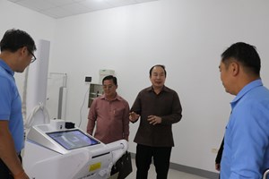 ການນໍາກະຊວງສາທາລະນະສຸກ ພົບປະພະນັກງານແພດໝໍ ແຂວງໄຊສົມບູນ