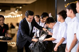 ບໍລິສັດຕາຂ່າຍໄຟຟ້າພາກໃຕ້ຈີນແມ່ນ້ຳຂອງ-ແມ່ນ້ຳລ້ານຊ້າງແລະLCAE ຮ່ວມຈຸດປະກາຍສະຫວ່າງແຫ່ງຄວາມຝັນດ້ານສິລະປະຂອງເດັກພິເສດໃນສປປລາວ