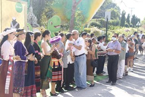 ຄະນະພີ່ນ້ອງເຊື້ອຊາດລາວ ຢ້ຽມຊົມເຂດເສດຖະກິດກວມລວມໄຊເສດຖາ ແລະ ສວນພຶກສານວ