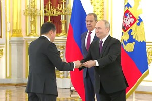 ທູດລາວ ຍື່ນສານຕາຕັ້ງ ຕໍ່ປະທານາທິບໍດີ ສະຫະພັນ ຣັດເຊຍ