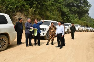 ເຈົ້າແຂວງ ໄຊຍະບູລີ ຕິດຕາມຊຸກຍູ້ໂຄງການ ກໍ່ສ້າງເສັ້ນທາງເວັ້ນຕົວເມືອງ ປາກລາຍ