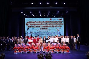 ແຂ່ງຂັນຄົນລາວຮ້ອງເພງຈີນ ຮັດແໜ້ນການຮ່ວມມືສອງປະເທດ