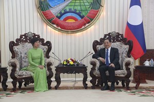 ນາຍົກລັດຖະມົນຕີ ຕ້ອນຮັບຄະນະຜູ້ແທນ ສໍານັກຂ່າວສານຫວຽດນາມເຂົ້າຢ້ຽມຂໍ່ານັບ