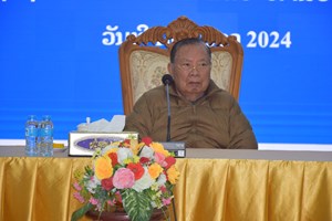 ການນຳແຂວງສະຫວັນນະເຂດ ຮັບຟັງການໂອ້ລົມຈາກທ່ານ ບຸນຍັງ ວໍລະຈິດ