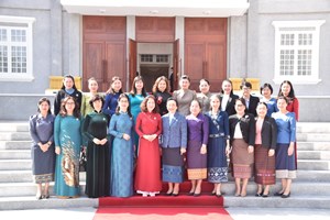 ພັນລະຍາປະທານປະເທດຕ້ອນຮັບຄະນະຜູ້ແທນສະຫະພັນແມ່ຍິງກະຊວງການຕ່າງປະເທດສສຫວຽດນາມ