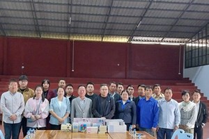 ສູນບໍລິການສະຫວັດດີການພັດທະນາຊຸມຊົນເມືອງຄຸນມິງ ມອບເຄື່ອງໃຫ້ມູນນິທິນິທິຊ່ວຍເຫຼືອຄົນທຸກຍາກ ສາຂາແຂວງຫຼວງນ້ຳທາ