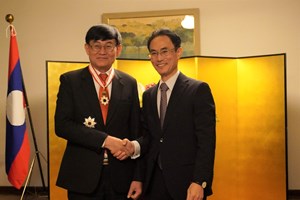 ທ່ານພຸດສິມມາລາວົງໄດ້ຮັບຫຼຽນກຽດຕິຍົດອັນສູງສົ່ງຈາກຍີ່ປຸ່ນ