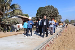 ການນໍາແຂວງຄຳມ່ວນ ຕິດຕາມຄວາມຄືບໜ້າໂຄງການກໍ່ສ້າງເສັ້ນທາງຢູ່ 3 ເມືອງ