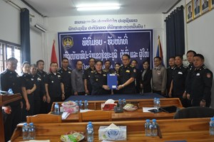 ມອບ-ຮັບໜ້າທີ່ຫົວໜ້າພາສີປະຈໍາແຂວງ ໄຊຍະບູລີ