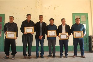 ຫຼວງນໍ້າທາ ລົງຊຸກວຽກງານກໍ່ສ້າງຮາກຖານການເມືອງກຸ່ມບ້ານທາດ