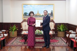 ຮອງລັດຖະມົນຕີກະຊວງການຕ່າງປະເທດຕ້ອນຮັບການເຂົ້້າຢ້ຽມຂໍ່ານັບແລະຍື່ນໜັງສືແຕ່ງຕັ້ງຂອງກົງສູນໃຫຍ່ແຫ່ງສສຫວຽດນາມປະຈໍາແຂວງຈໍາປາສັກຄົນໃໝ່