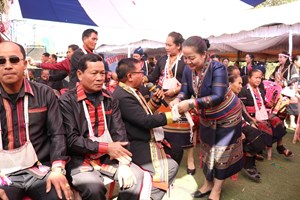 ເຜົ່າກຶມມຸບ້ານແຟນ ຄຸ້ມ3 ຈັດງານບຸນເຕັດນຶມ