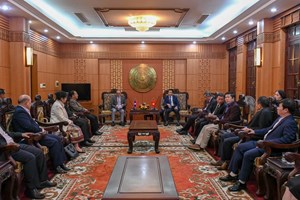 ການນຳແຂວງຈຳປາສັກ ອວຍພອນປີໃໝ່ ການນຳແຂວງກວາງນາມ