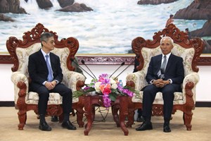 ຫົວໜ້າຄະນະໂຄສະນາອົບຮົມສູນກາງພັກ ຕ້ອນຮັບການເຂົ້າຢ້ຽມພົບປະຄະນະຜູ້ແທນ ສປ ຈີນ