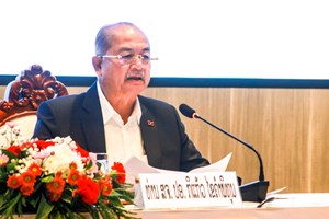 ທາບທາມຄຳເຫັນໃສ່ຮ່າງລັດຖະທຳມະນູນ ຢູ່ສູນກາງ