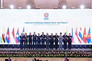 ທ່ານ ທອງສະຫວັນ ພົມວິຫານ  ເຂົ້າຮ່ວມ ກອງປະຊຸມ ລມຕ ຕ່າງປະເທດອາຊຽນ ແບບວົງແຄບ