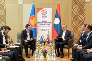 ລມຕ ຕ່າງປະເທດ ລາວ ພົບປະກັບ ເລຂາທິການໃຫຍ່ອາຊຽນ ແລະ ລມຕ ຕ່າງປະເທດ ອິນໂດເນເຊຍ ທີ່ ມາເລເຊຍ