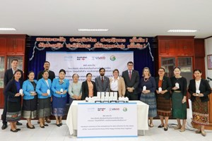 ອາສາສະໝັກຂັ້ນບ້ານ 451 ບ້ານ ໄດ້ຮັບໂທລະສັບມືຖື