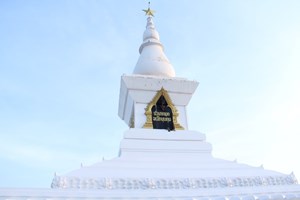 ການນຳກະຊວງປ້ອງກັນປະເທດວາງພວງມາລາເນື່ອງໃນໂອກາດວັນສ້າງຕັ້ງກອງທັບປະຊາຊົນລາວ