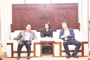 ທ່ານ ວັນໄຊ ຕະວິຍານ ອວຍພອນ ທ່ານ ຫຼິນລຸ້ຍ ປະທານ ບໍລິສັດສາຍສົ່ງໄຟຟ້າແຫ່ງຊາດລາວ ຈຳກັດ