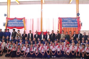 ໂຮງຮຽນປະຖົມພູນສະຫວັດ ແລະ ມັດທະຍົມສີສະຫວັດ ເປີດປ້າຍໂຮງຮຽນຕົວແບບຄຸນນະພາບຂອງ ນວ