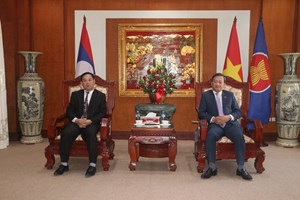 ໜັງ​ສື​ພິມປະຊາຊົນ ອວຍພອນ ທູດຫວຽດນາມ ໃນໂອກາດບຸນປີໃໝ່ຫວຽດນາມ