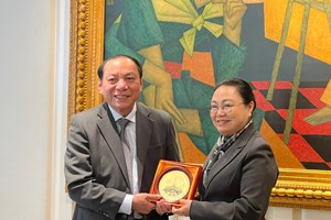 ທູດລາວ ປະຈຳ ຫວຽດນາມ ເຂົ້າຢ້ຽມຂ່ຳນັບ ລັດຖະມົນຕີກະຊວງວັດທະນະທຳ ກິລາ ແລະ ທ່ອງທ່ຽວ ສສ ຫວຽດນາມ