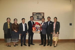 ໜັງສືພິມ ປະຊາຊົນ ອວຍພອນ ໜັງສືພິມເຍິນເຢີນ ຫວຽດນາມ ປະຈຳລາວ