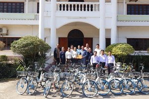 ໂຄງການນໍ້າໃຈຮັກຊາດລາວ ມອບລົດຖີບໃຫ້ໂຮງຮຽນ ສາມັນ-ກີນນອນຊົນເຜົ່າແຂວງອັດຕະປື