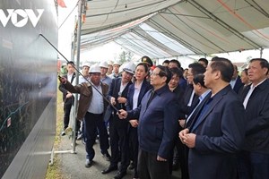 ນາຍົກລັດຖະມົນຕີ ຫວຽດນາມ ກວດກາໂຄງການຄົມມະນາຄົມຈຸດສຸມແຂວງກວາງງາຍ