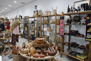 ຂະບວນການແຂ່ງຂັນຮັກຊາດ ແລະ ພັດທະນາ ຕິດພັນກັບການຂະຫຍາຍເສດຖະກິດ