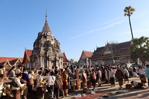 ການນຳພັກ-ລັດຮ່ວມໃສ່ບາດໃນງານບຸນນະມັດສະການພະທາດໂຜ່ນ