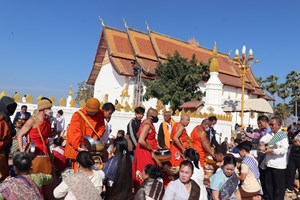 ພຸດທະສາສະນິກະຊົນຮ່ວມໃສ່ບາດໃນງານບຸນນະມັດສະການພະທາດສີໂຄດຕະບອງ