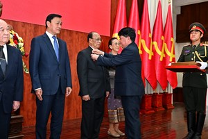 ຫສນຍ ຈັດພິທີປະດັບຫຼຽນກາລະນຶກ 70 ປີ ວັນສ້າງຕັ້ງພັກປະຊາຊົນປະຕິວັດລາວ