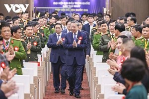 ທ່ານເລຂາທິການໃຫຍ່ ຫວຽດນາມ ເຂົ້າຮ່ວມພິທີເປີດສະຫະສະມາຄົມຂໍ້ມູນແຫ່ງຊາດ