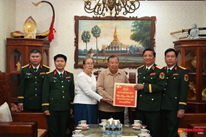 ກອງບັນຊາການທະຫານເຂດ 4 ກອງທັບປະຊາຊົນຫວຽດນາມ  ອວຍພອນການນຳພັກ-ລັດໃນໂອກາດປີໃໝ່ລາວ