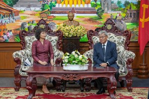 ກົງສູນໃຫຍ່ ແຫ່ງ ສສ ຫວຽດນາມ ປະຈຳພາກໃຕ້ອວຍພອນການນຳແຂວງຈຳປາສັກ ໃນໂອກາດ ຂື້ນປີໃໝ່ລາວ